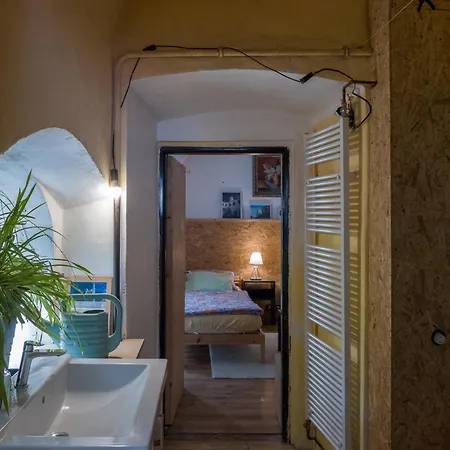 Very Old House Apartmán Ptice