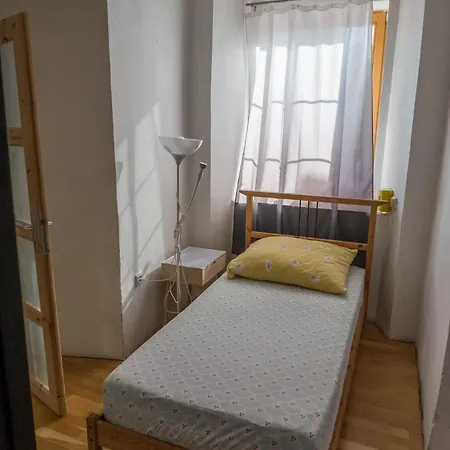 Very Old House * Ptice