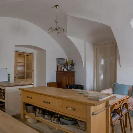 Very Old House Apartmán *