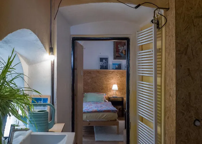 Very Old House Apartment Ptice