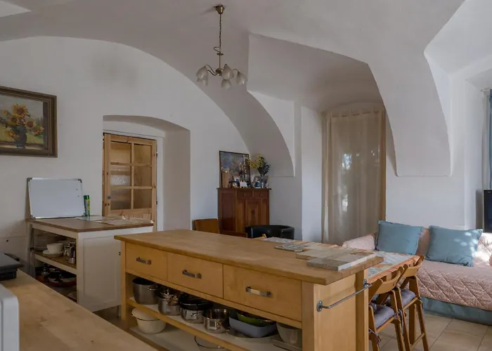 Very Old House Apartment *